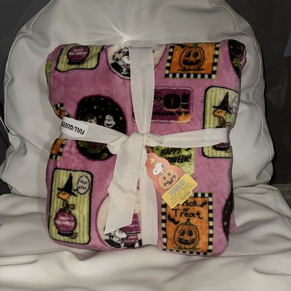 Peanuts Halloween Throw Set - Picture 4 of 5